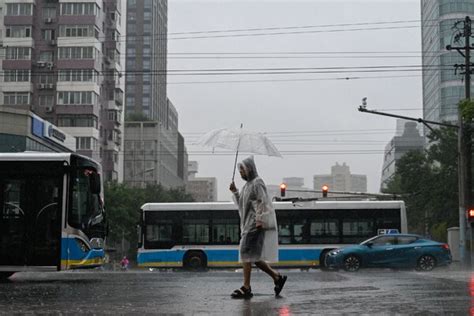 北京 淹水|北京遭暴雨和洪水袭击，至少11人死亡